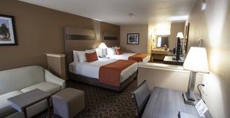 Hawthorn Suites by Wyndham Napa Valley - Napa - Schlafzimmer