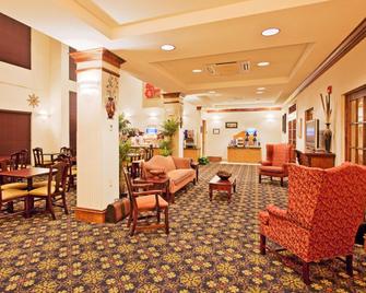 Holiday Inn Express & Suites Lucedale - Lucedale - Lobby