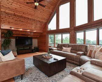 Bent Creek Chalet, Sauna,Jacuzzi,Fire pit and OD shower - Asheville - Salon