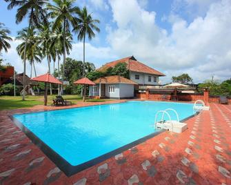 The River Retreat Heritage Ayurvedic Resort - Thrissur - Piscina