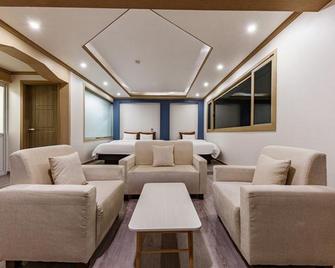 Suncheon Hotel Rio - Suncheon - Lounge