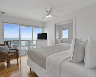 Luxurious Mermaid Inn Beach House: Hot Tub, Game Room, Kayaks - Wading River - Bedroom