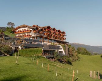 Panorama Hotel Huberhof - Maranza - Budynek