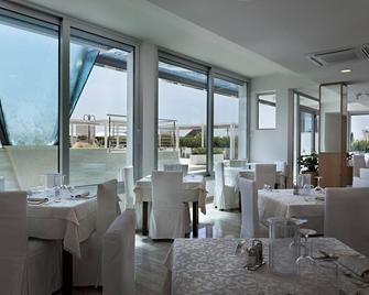 هوتل لو سوليل - جيسولو - مطعم