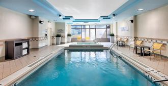 Fairfield Inn & Suites by Marriott Toronto Airport - Mississauga - Piscine