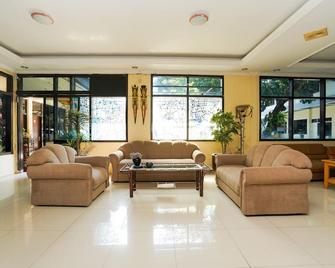 Hotel O Tampiarto - Probolinggo - Lobby