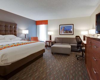 Drury Inn & Suites Columbia Stadium Boulevard - Columbia - Bedroom