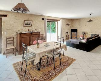 Lovely Home In Paulin With Kitchen - Paunat - Comedor
