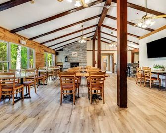 Rare Muskoka Chalet Suite - A2 - Dwight - Restaurante