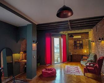 Prishtina Center Hostel - Pristina - Sala de estar