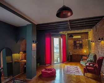 بيت شباب بريشتاين سنتر - بريستينا - غرفة معيشة