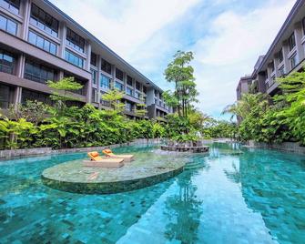 Pearl Nusa Dua Suite - Denpasar - Pool