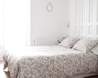 Hostal Casa Chueca - Madrid - Habitación