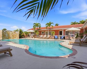 Blind Pass Resort Motel - סנט פיט ביץ' - בריכה