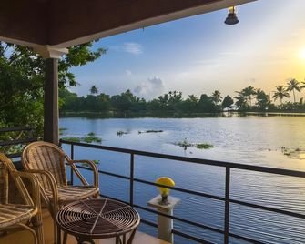 Warmth Lake Haven - Alappuzha - Balcón
