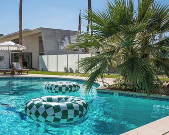 Near DT Palm Springs | King Studio at Monkey Tree - Palm Springs - Pool