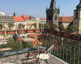 Hostel Rosemary - Praga - Balcone
