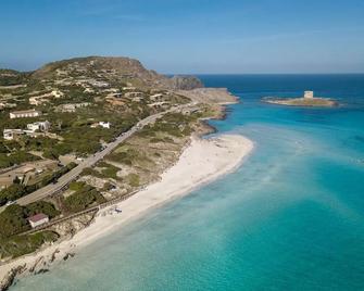 Comfort and privacy for 4 guests by La Pelosa beach - Stintino - Plage
