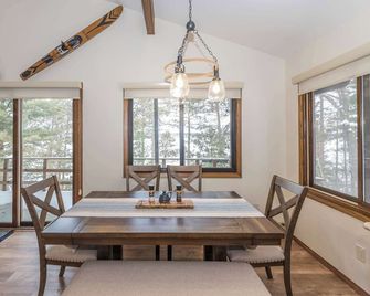 Lake Shamineau Lookout -- A Perfect Family Escape - Motley - Dining room