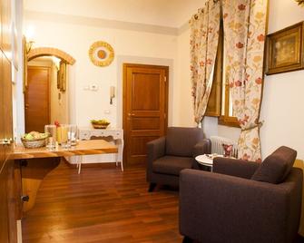 AM Collection Florence - Florence - Living room