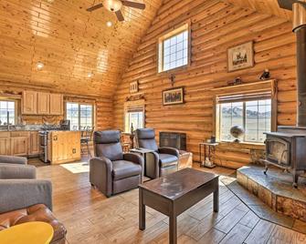 22str-00360 Fairplay Cabin W/ Fire Pit, Mtn Views! - Fairplay - Obývací pokoj