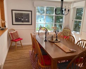 Secluded Lakefront Escape on 1.5 Acres of Pristine Waterfront - Kearney - Dining room