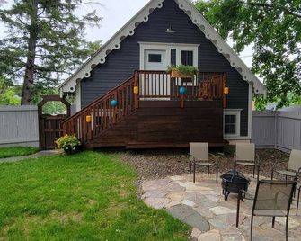 Private Suite in historic Stillwater North Hill - Stillwater - Innenhof