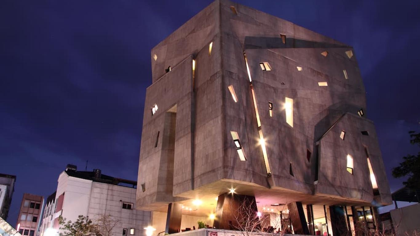 سموكنج روك ريزورت