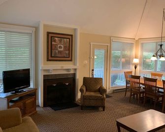 Enjoy the fresh air of Pennsylvania's Pocono Mountains! - East Stroudsburg - Salon