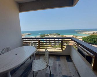 Chalet In Solemar Beach, Sea View, Parking, Wifi Elec.24/7 - Kaslik - Balcon