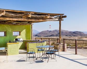 Mimi's Bunkroom - just outside of Big Bend Nt'l Park - Terlingua - Balcony