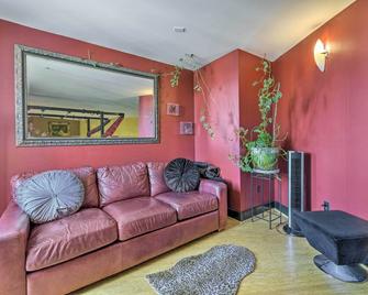 Cozy Emeryville Studio, Near Beaches and Parks! - Emeryville - Living room