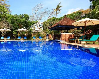 Laghawa Beach Hotel - Denpasar - Piscina