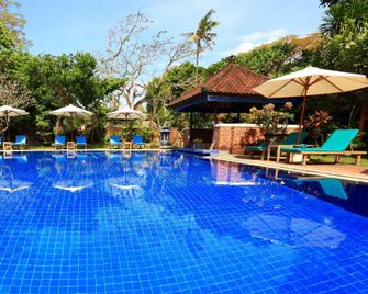 Laghawa Beach Inn Hotel - דנפסאר - בריכה