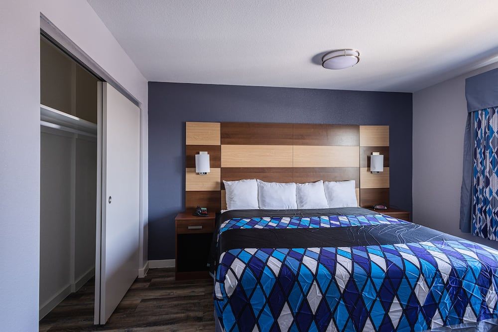 Coratel Igh - Deluxe 1 King Studio With Kitchenette Ns Oversized - Inver Grove Heights - Ložnice