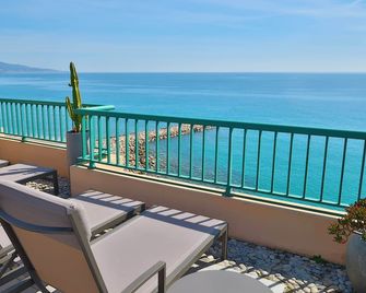 Princess et Richmond - Menton - Balcó