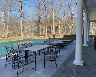 High Point Of Three Mile Harbor Rental Registration # 16-2090 - East Hampton - Patio