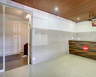 Hotel O Ceasar Palace Annex - Thodupuzha - Front desk