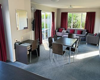 أرينا لودج - بالميرستون نورث - غرفة طعام