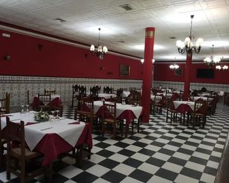 Hostal El Camionero - Burguillos del Cerro - Restaurante