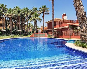 Bungalow with barbecue, terrace & garden - Cartagena - Zwembad