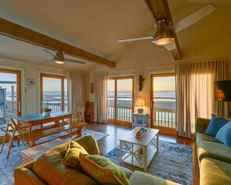 Cape May Vacation Rental with Panoramic Ocean Views! - Cape May Court House - Sala de estar