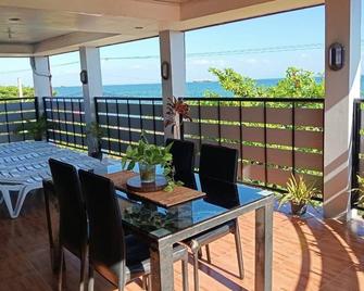 Friendly room for 2 people with breakfast - Talisay - Restaurant