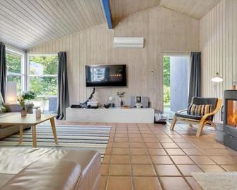 Holiday Home Pøt Strandby Denm - Horsens - Wohnzimmer
