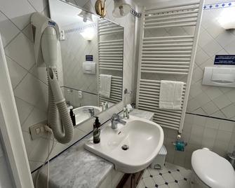 Antico Palazzo Scala - Sorrento - Bathroom
