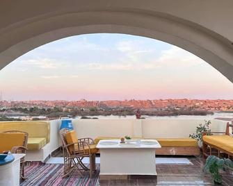 Ekadolli Nubian Guesthouse By Kerma Hospitality - Asuán - Balcón