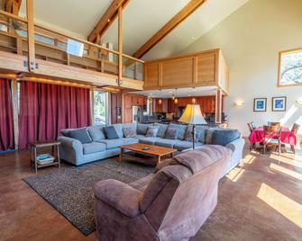 Carson View, amazing views of Carson Peak and Gull Lake, walk to Gull Lake & town - June Lake