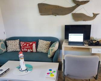 Family fun and sun at Shediac NB. Cottage located in an excellent location. - Shediac - Olohuone