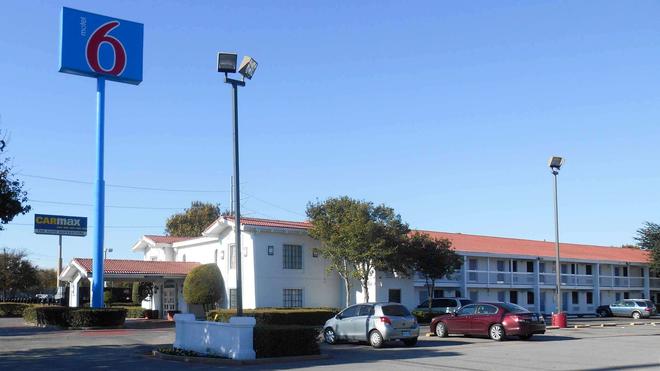Motel 6 Dallas Garland Northwest Hwy Fra 335 Kr