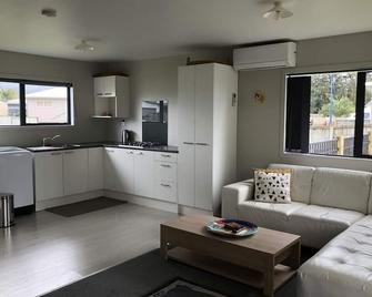Whitianga Kiwi Bach - Whitianga